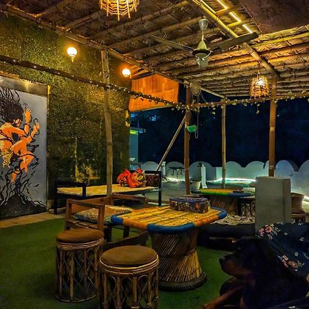 Hobbit House Hostel Rishīkesh Екстериор снимка