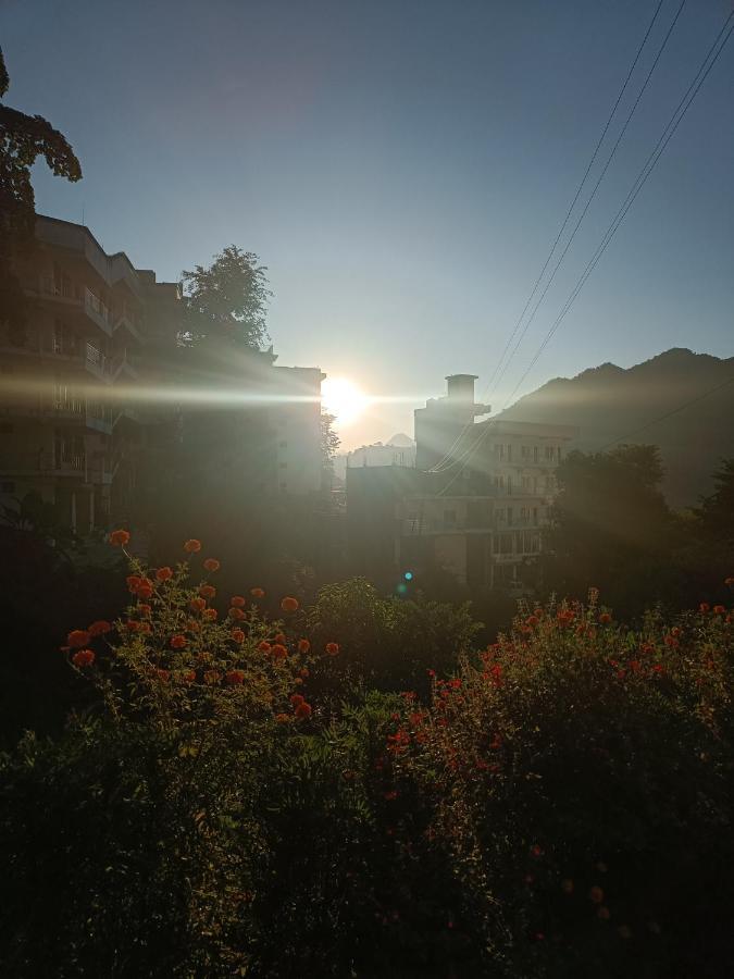 Hobbit House Hostel Rishīkesh Екстериор снимка