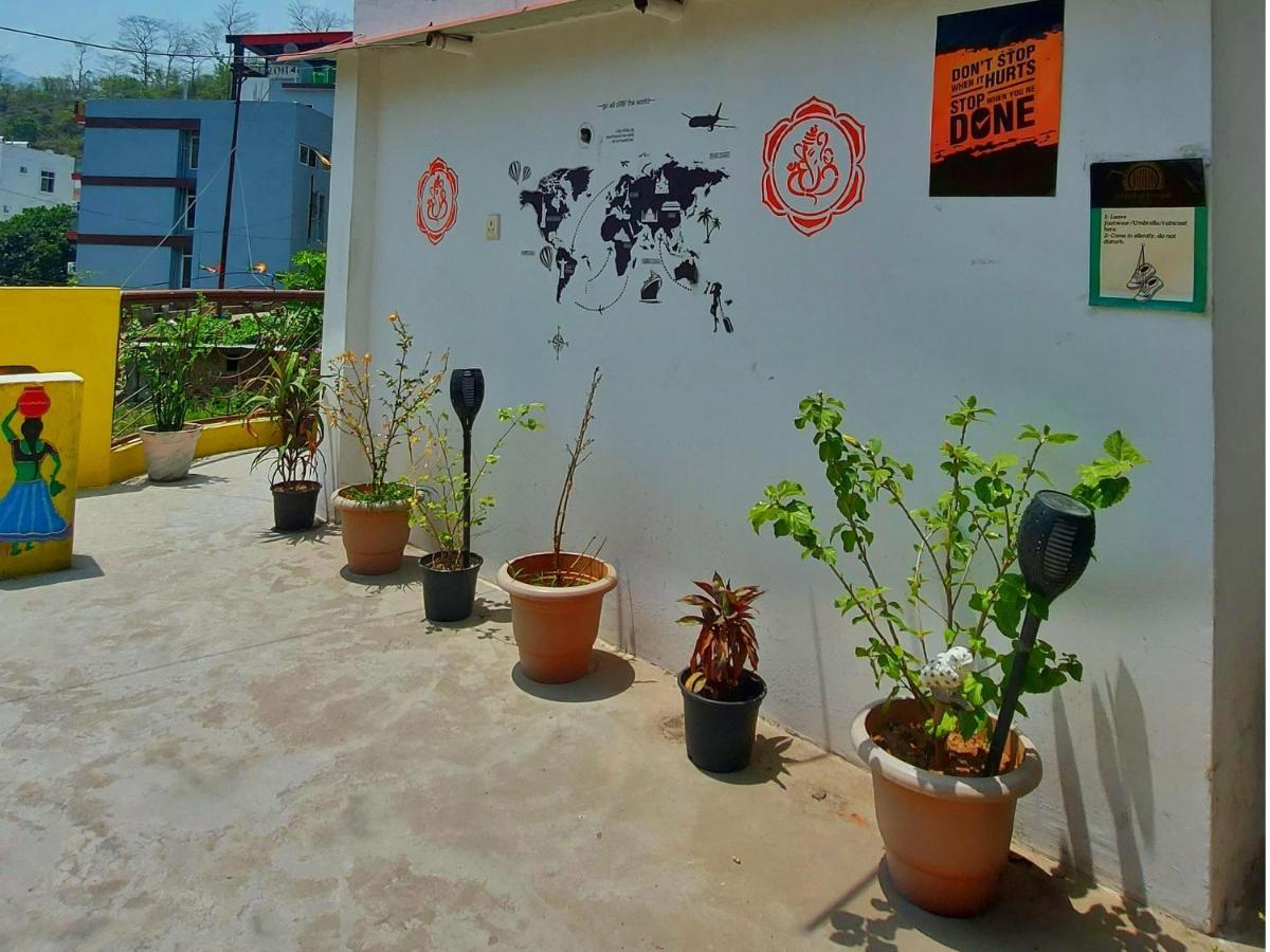 Hobbit House Hostel Rishīkesh Екстериор снимка