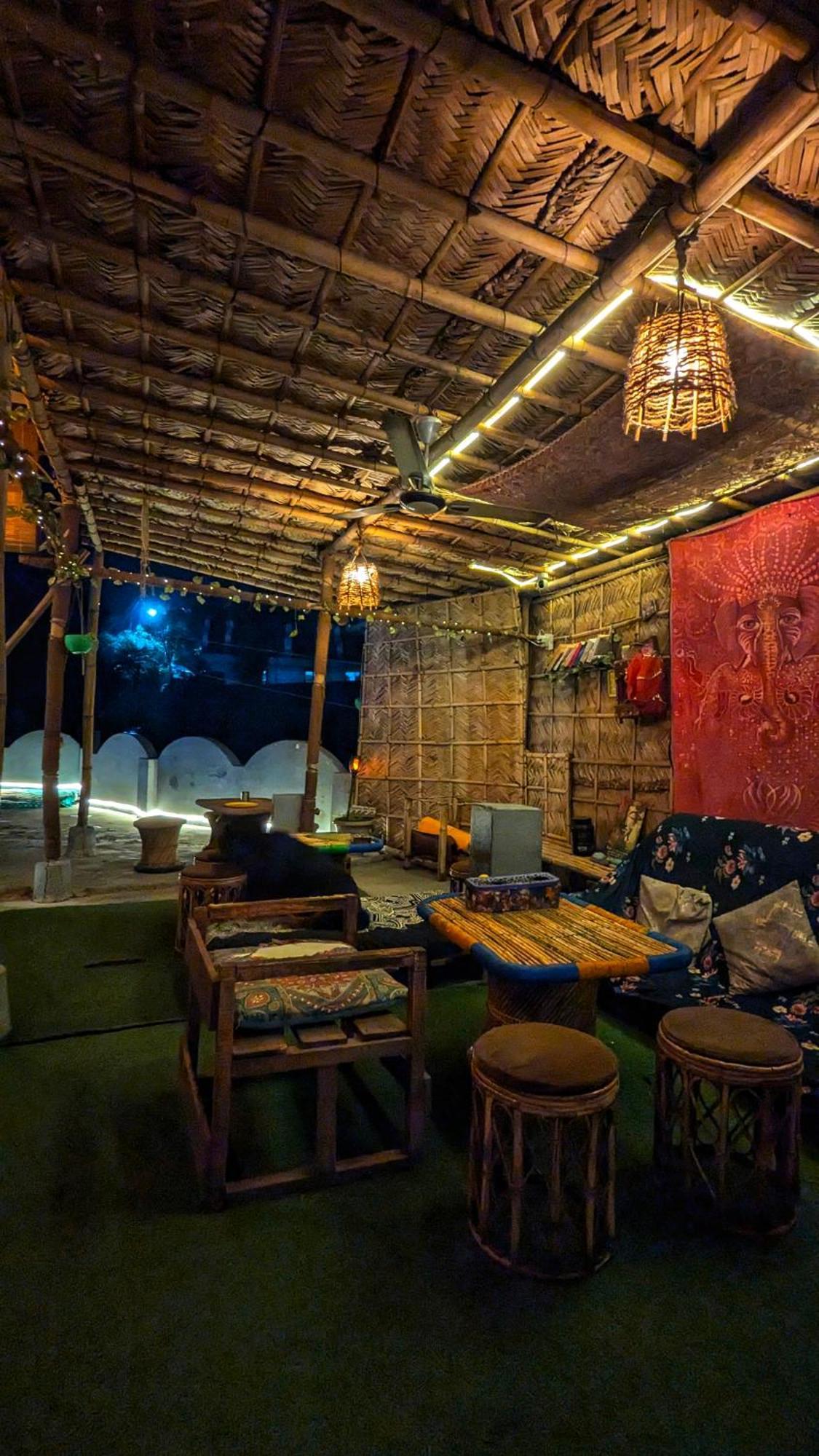 Hobbit House Hostel Rishīkesh Екстериор снимка